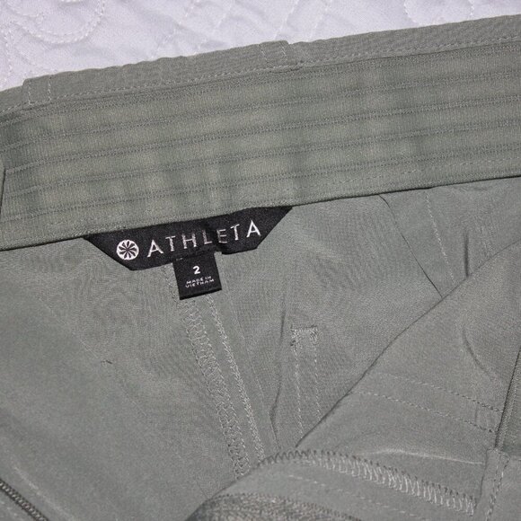 Athleta Tribeca Utility Crop Size 2 - Picture 8 of 9